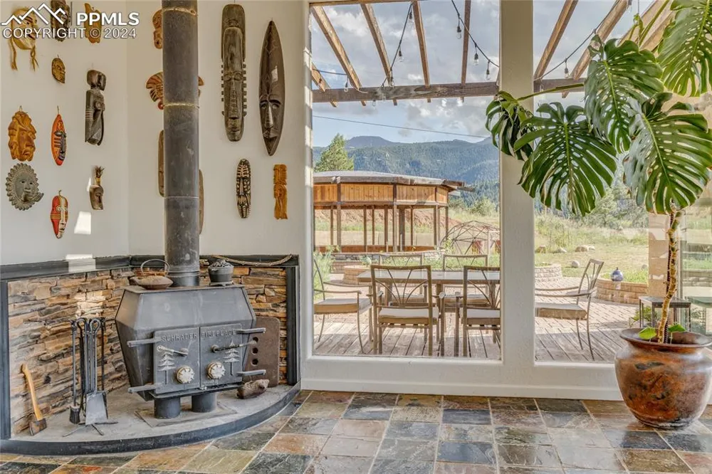 11150 W Highway 24 Crystola, CO 80819