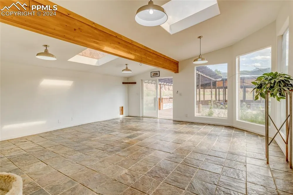 11150 W Highway 24 Crystola, CO 80819