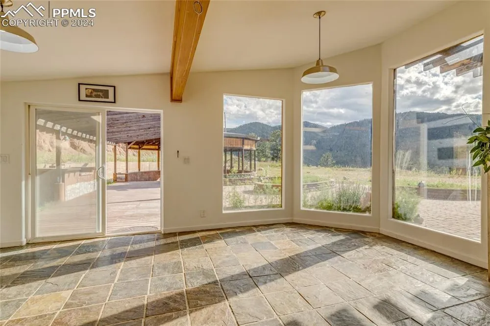 11150 W Highway 24 Crystola, CO 80819