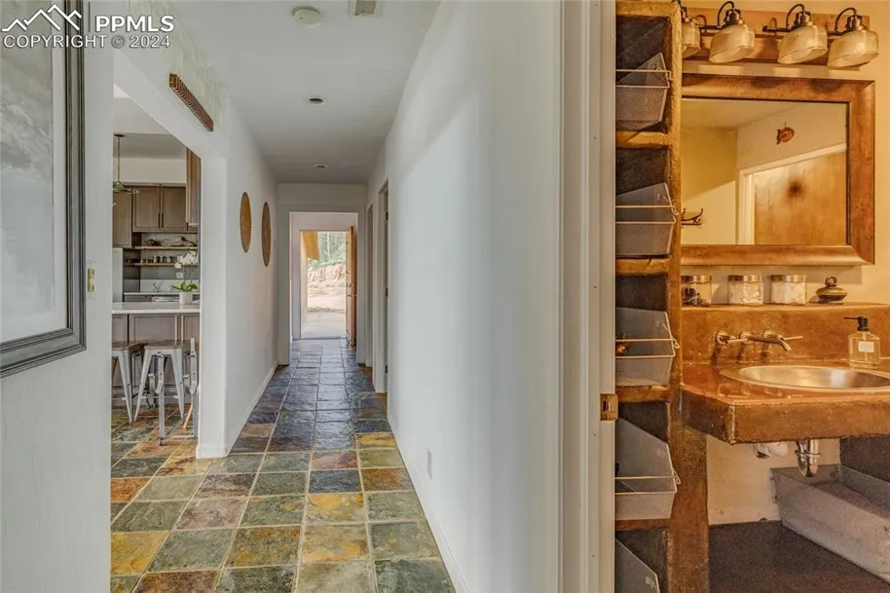 11150 W Highway 24 Crystola, CO 80819