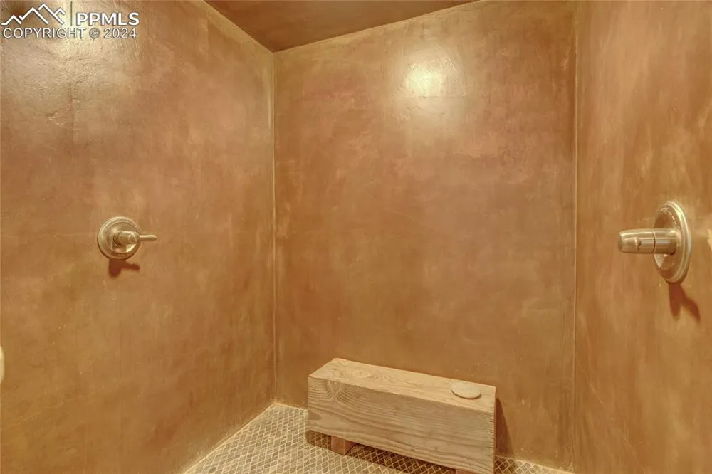 11150 W Highway 24 Crystola, CO 80819