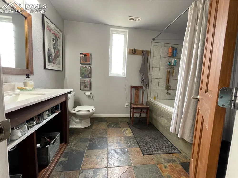 11150 W Highway 24 Crystola, CO 80819