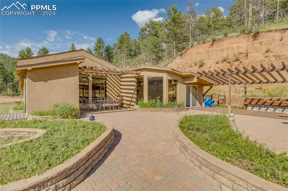 11150 W Highway 24 Crystola, CO 80819