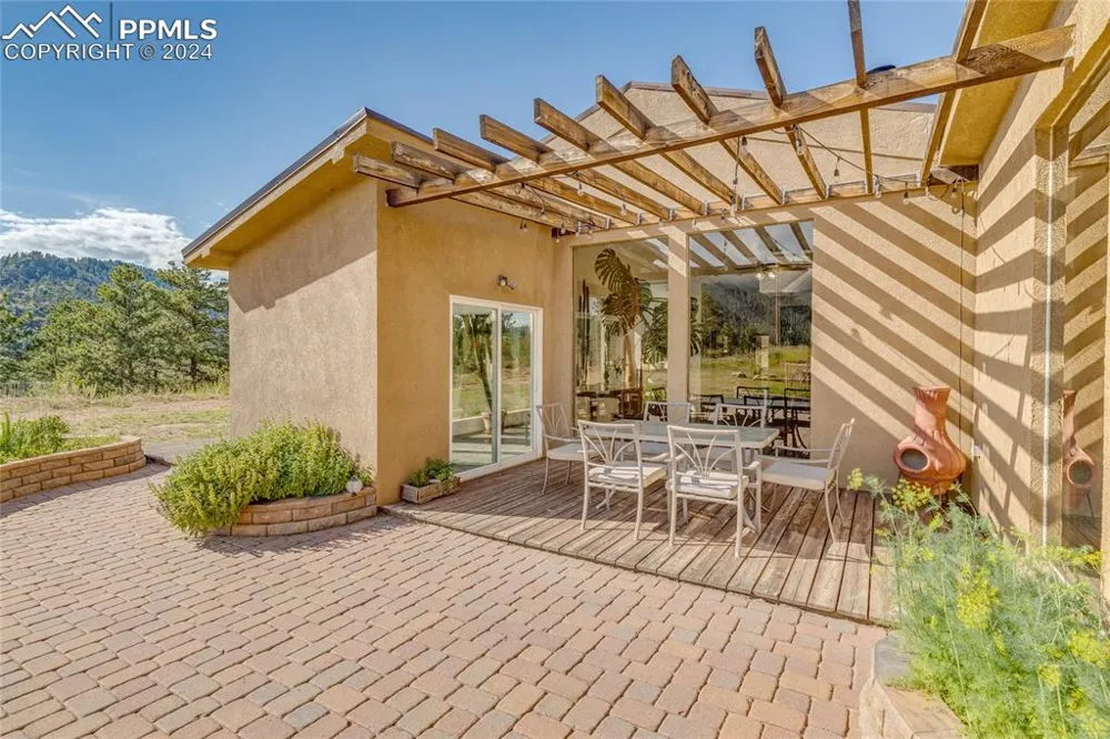 11150 W Highway 24 Crystola, CO 80819