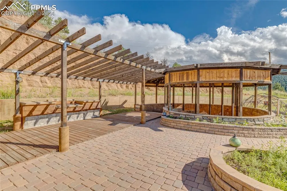 11150 W Highway 24 Crystola, CO 80819