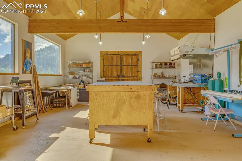 11150 W Highway 24 Crystola, CO 80819
