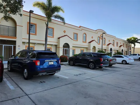 1216 RIO DE JANEIRO AVENUE #301