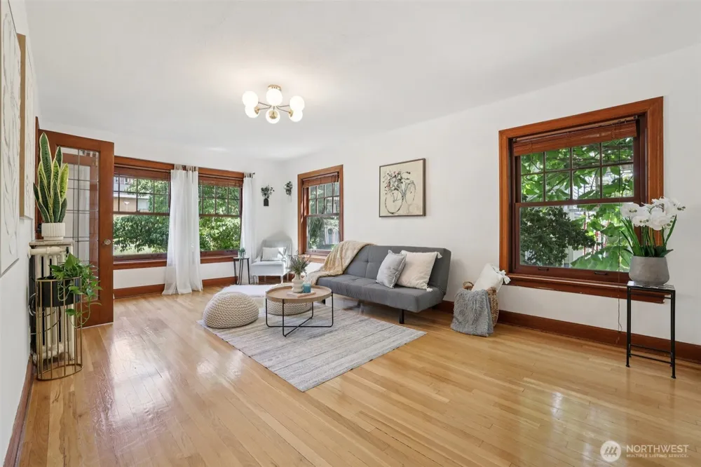 408 Bellevue Avenue E #206