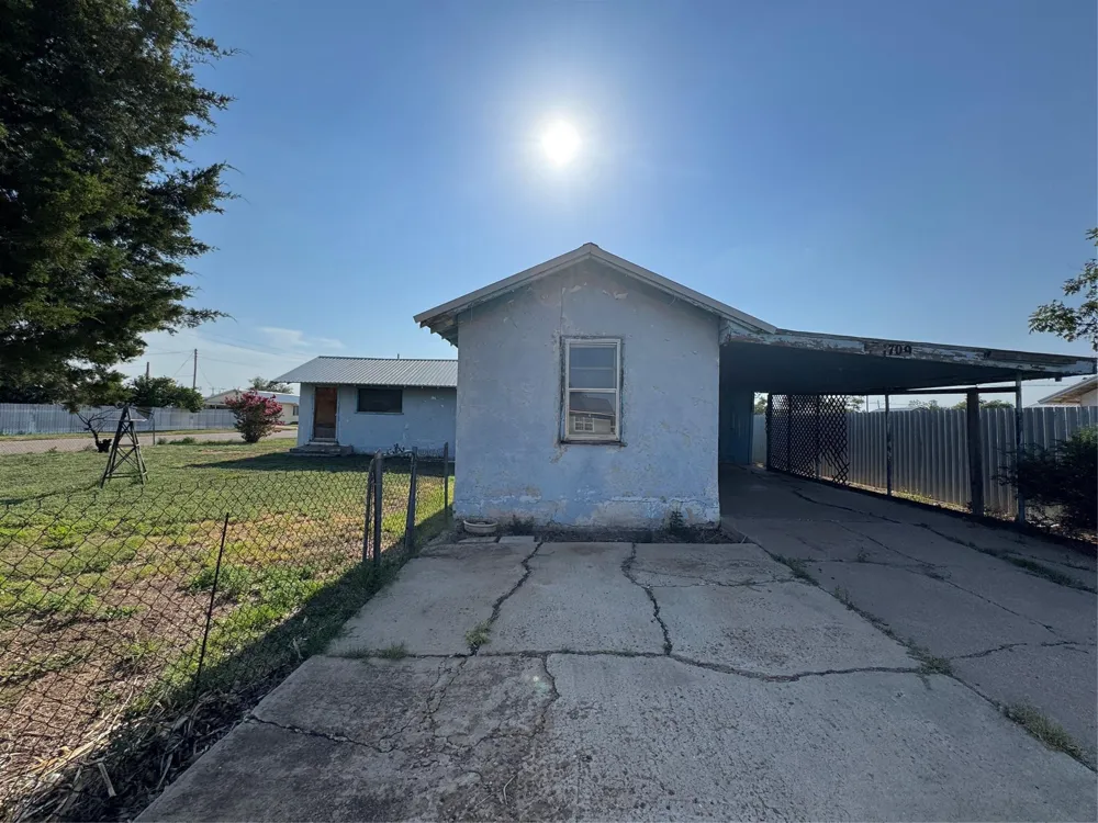 1709 E 2nd Street Petersburg, TX 79250