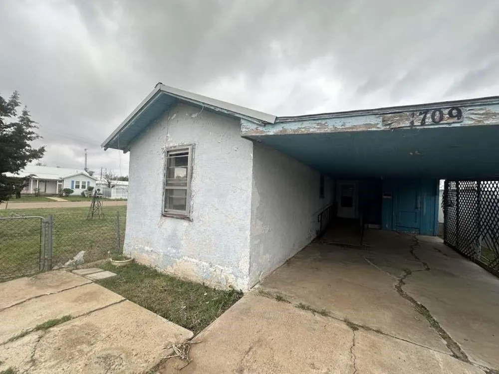 1709 E 2nd Street Petersburg, TX 79250