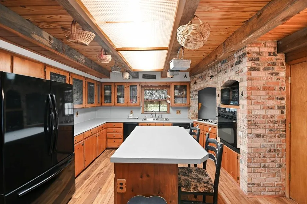 411 Rs County Road 4525 Point, TX 75472