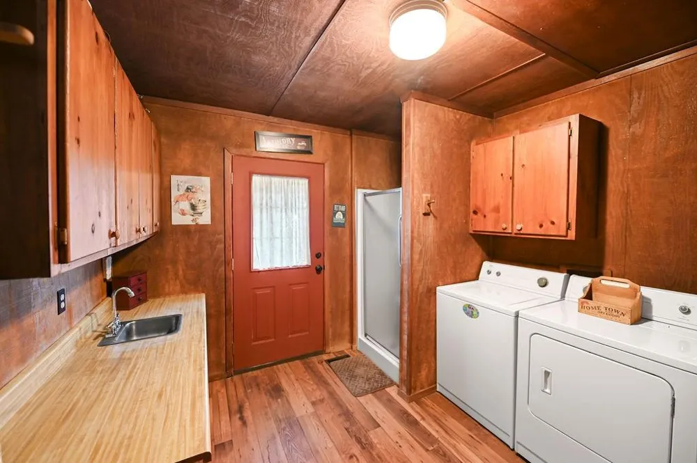 411 Rs County Road 4525 Point, TX 75472