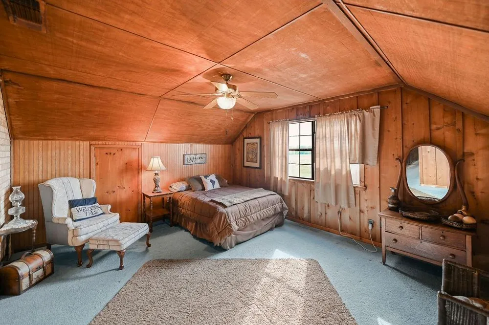 411 Rs County Road 4525 Point, TX 75472