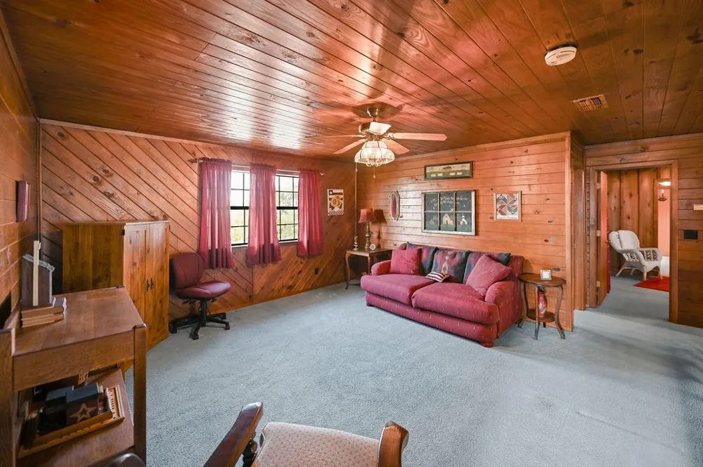 411 Rs County Road 4525 Point, TX 75472