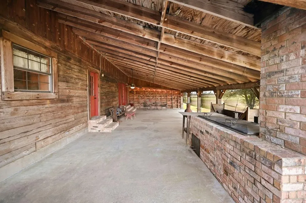 411 Rs County Road 4525 Point, TX 75472
