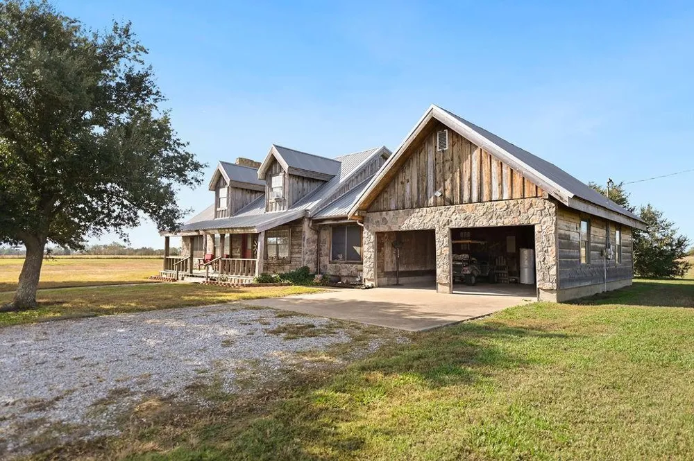 411 Rs County Road 4525 Point, TX 75472
