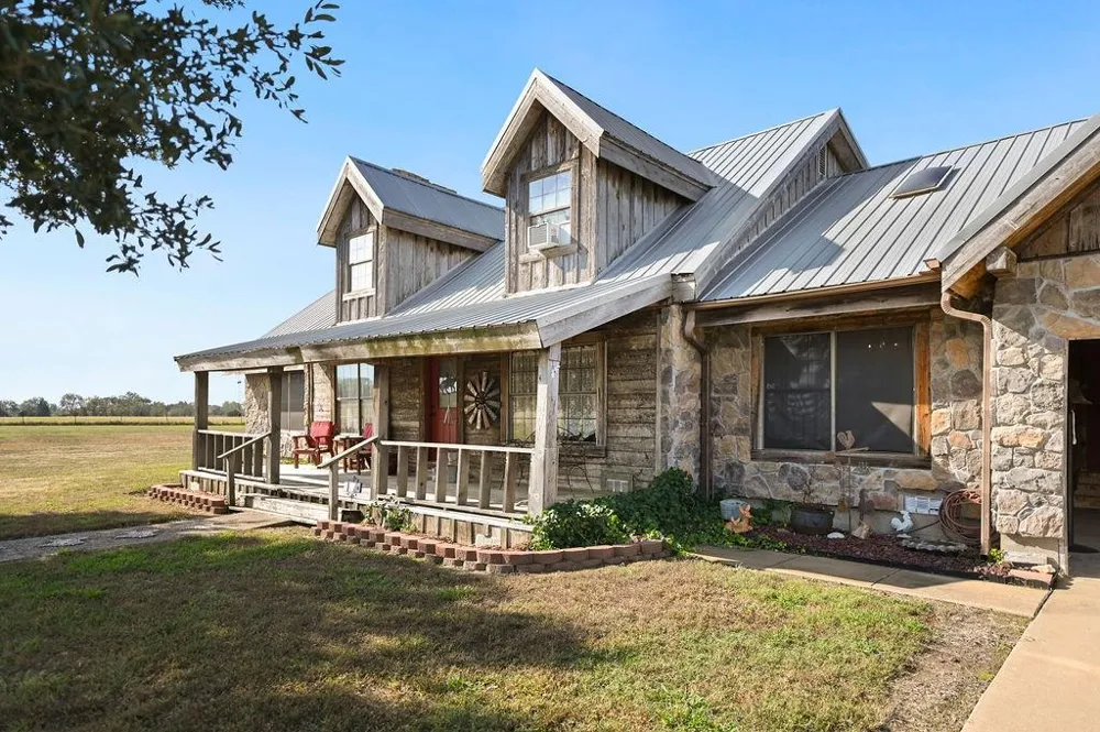 411 Rs County Road 4525 Point, TX 75472