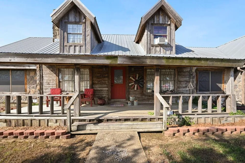 411 Rs County Road 4525 Point, TX 75472