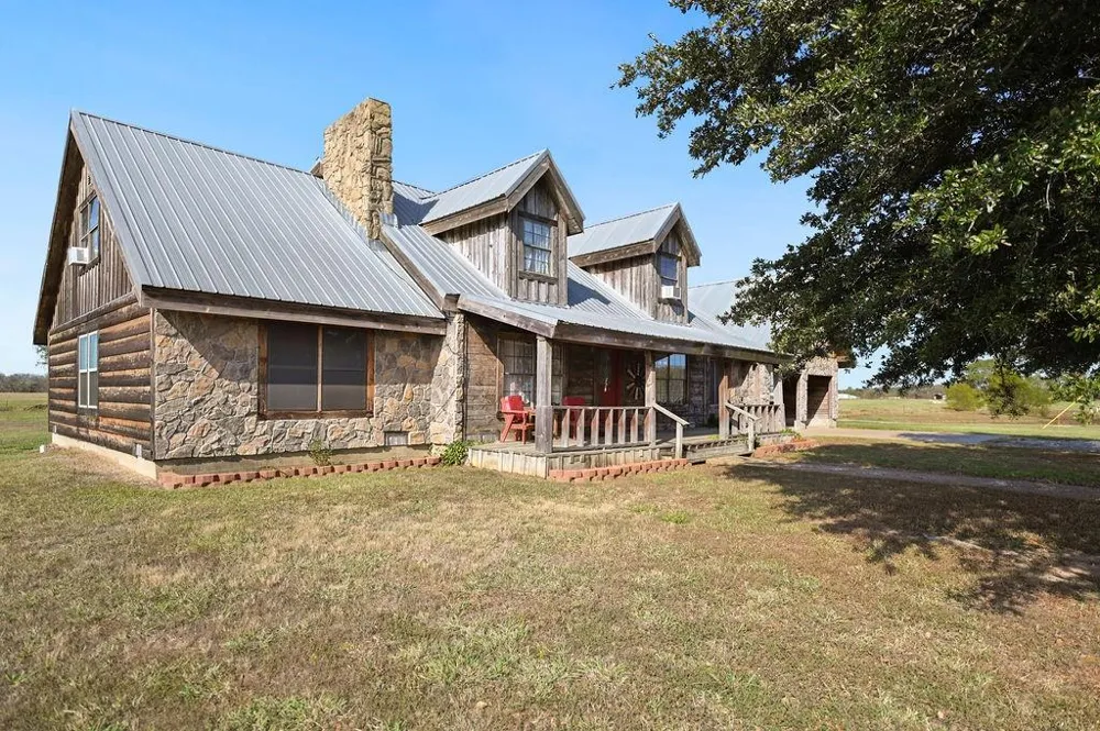411 Rs County Road 4525 Point, TX 75472