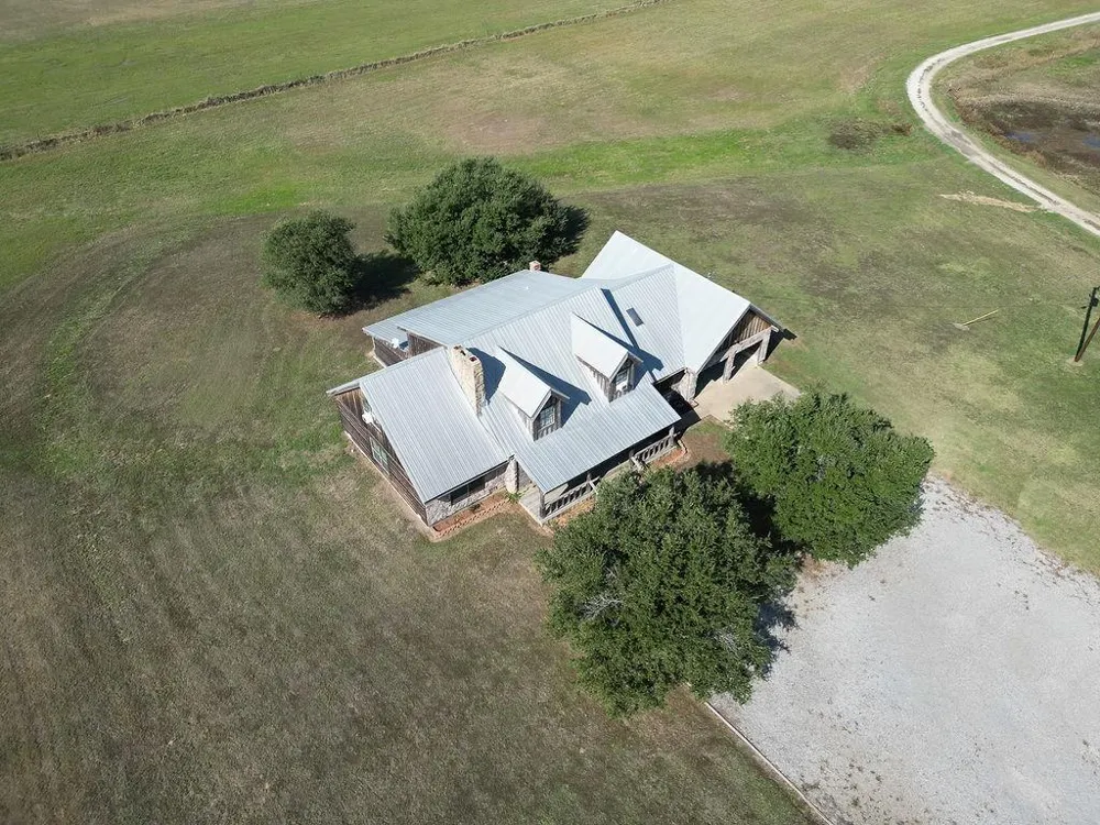 411 Rs County Road 4525 Point, TX 75472