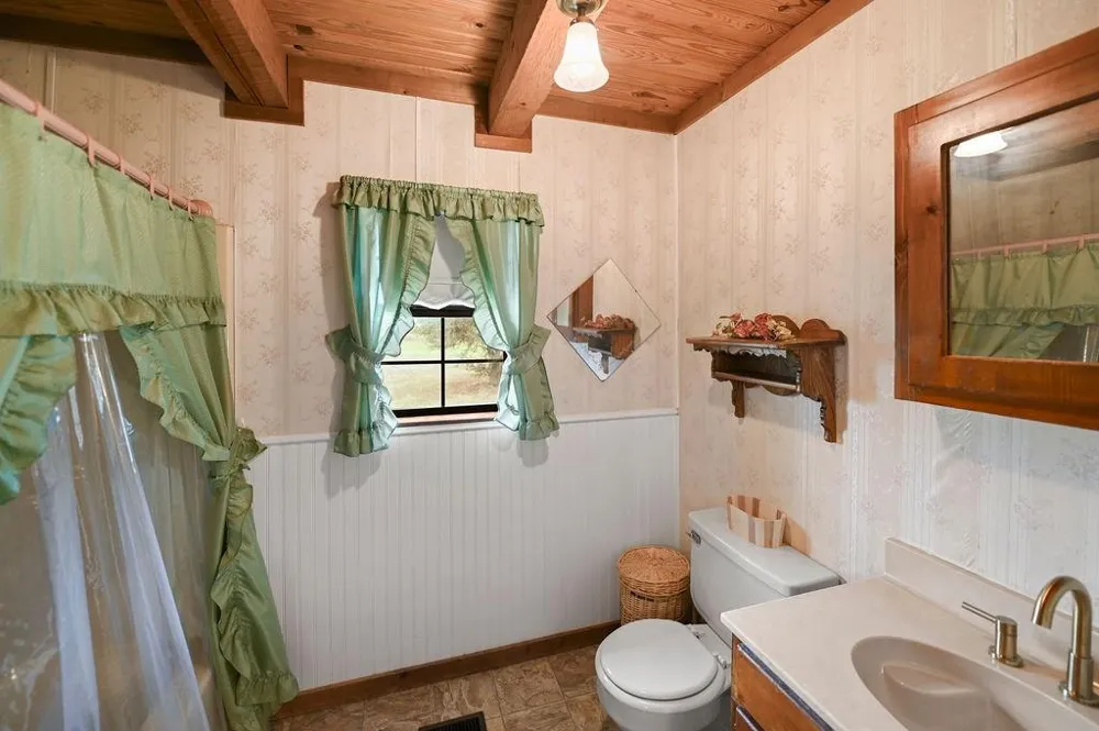 411 Rs County Road 4525 Point, TX 75472