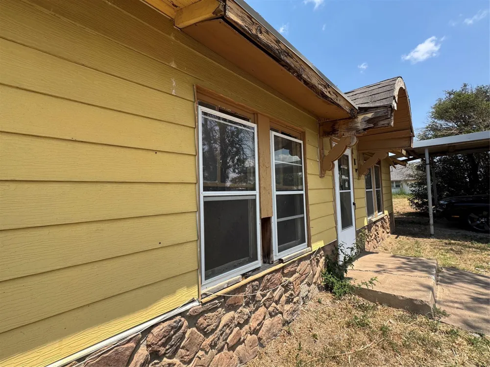 115 E Hallie Street Floydada, TX 79235