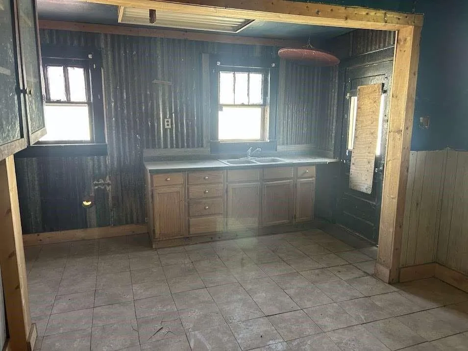 115 E Hallie Street Floydada, TX 79235
