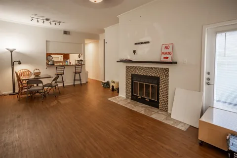 807 W 25th Street #102