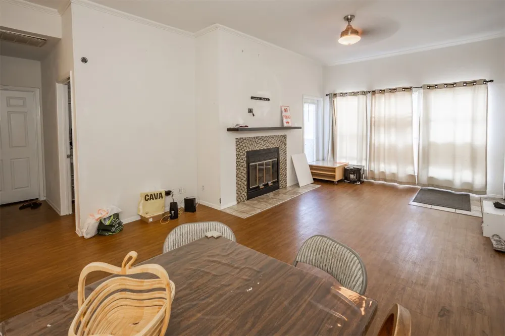 807 W 25th Street #102 Austin, TX 78705