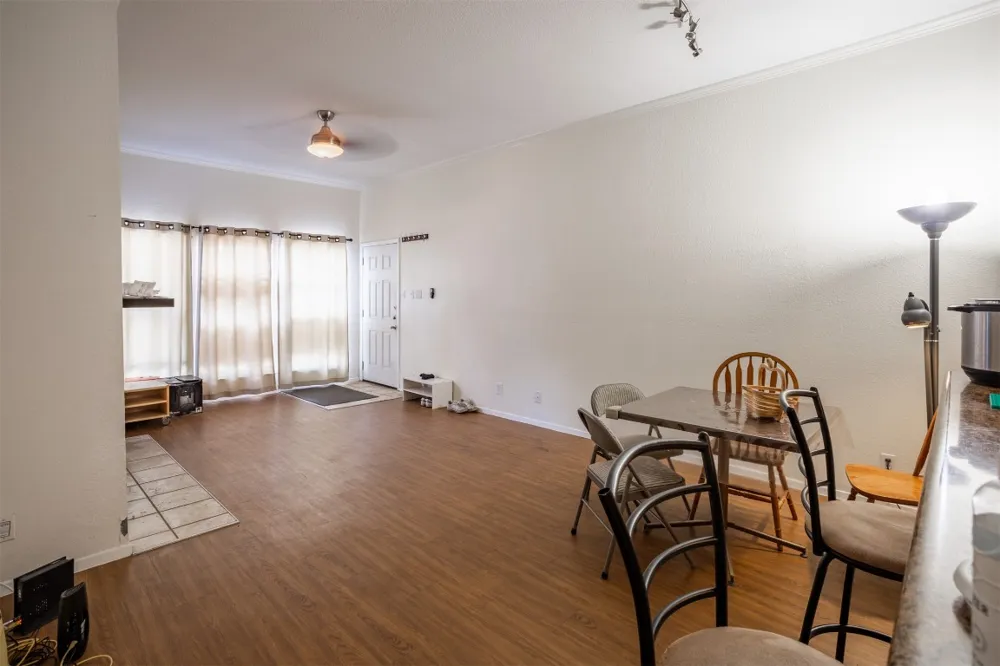 807 W 25th Street #102 Austin, TX 78705