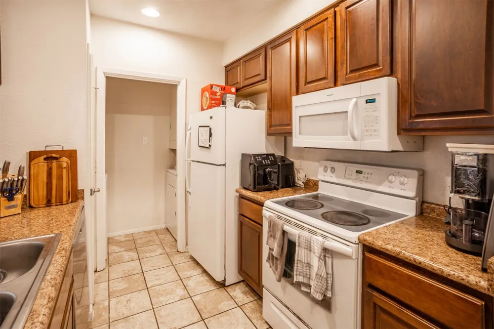 807 W 25th Street #102 Austin, TX 78705
