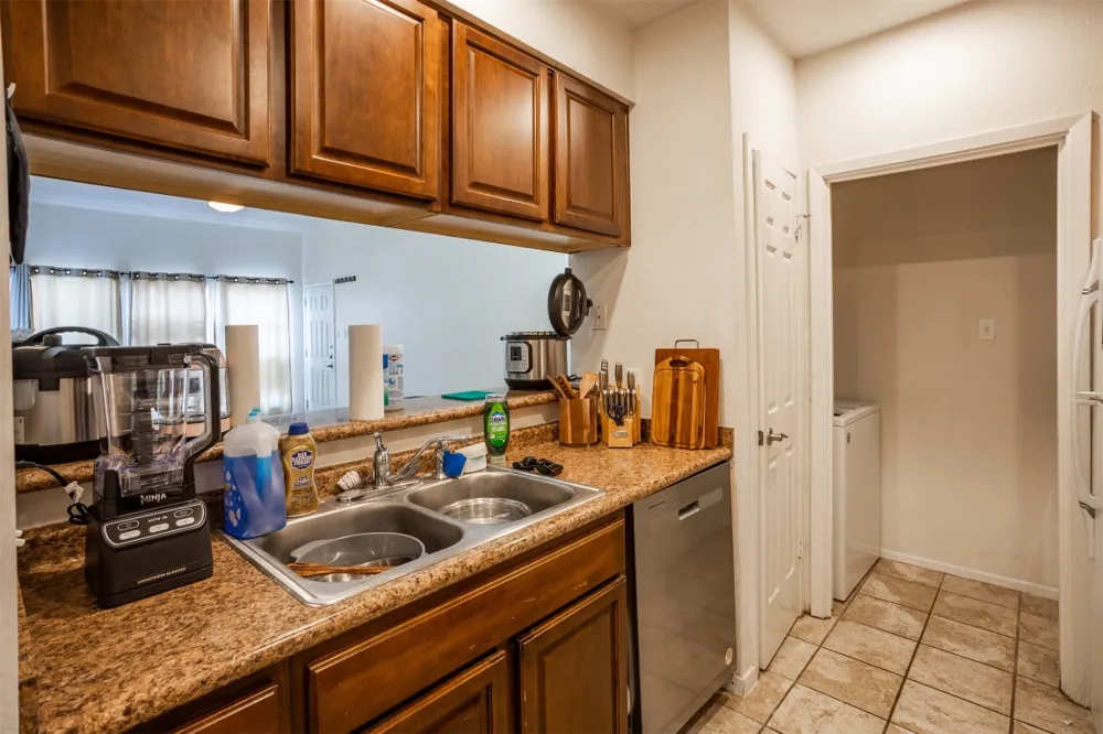 807 W 25th Street #102 Austin, TX 78705