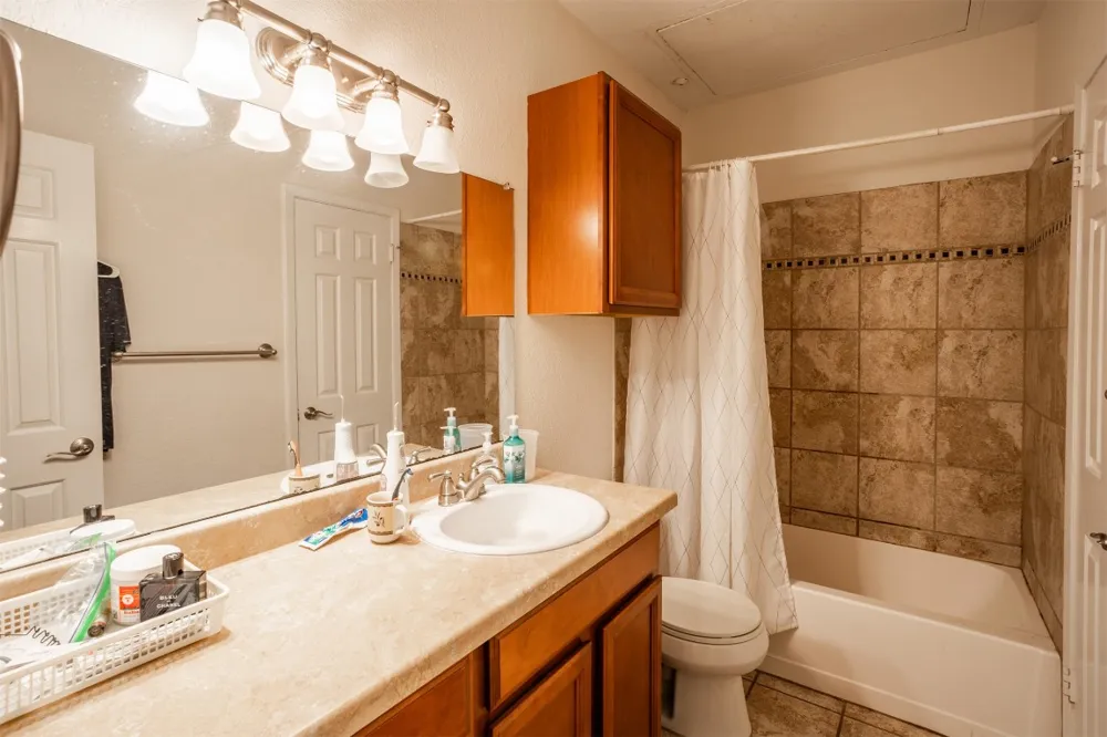 807 W 25th Street #102 Austin, TX 78705