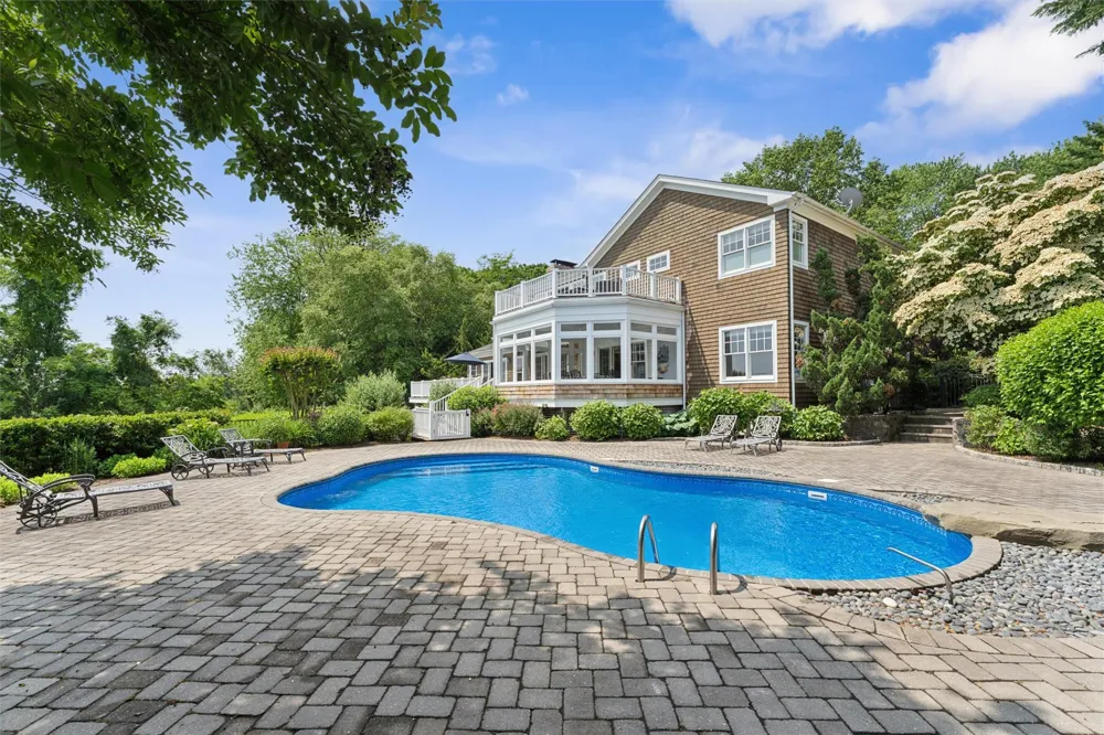40 Overlook Drive Aquebogue, NY 11931
