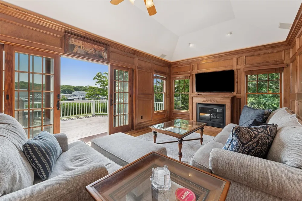 40 Overlook Drive Aquebogue, NY 11931