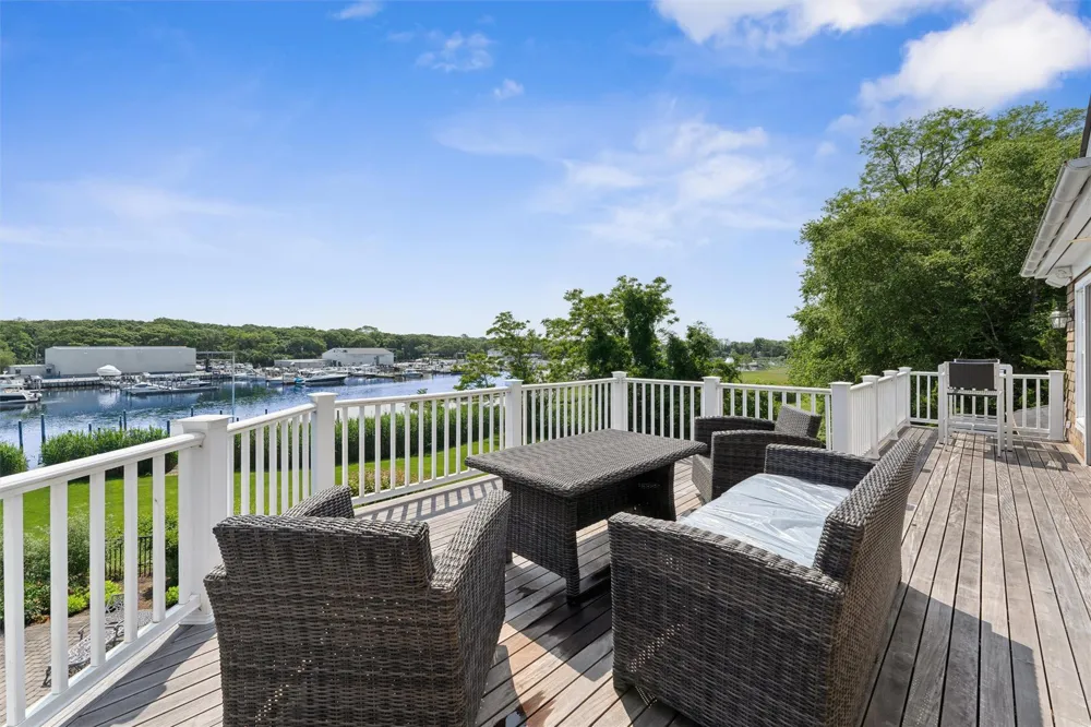 40 Overlook Drive Aquebogue, NY 11931