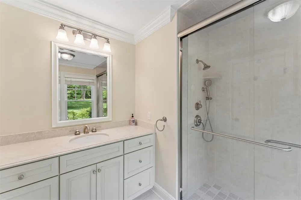 40 Overlook Drive Aquebogue, NY 11931