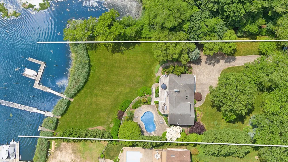 40 Overlook Drive Aquebogue, NY 11931