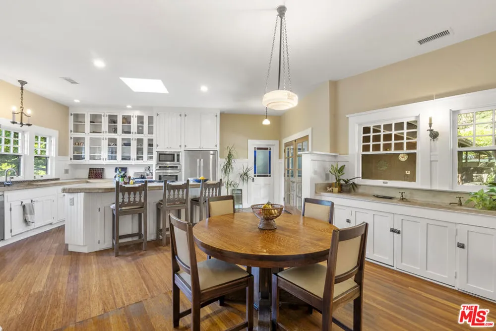 15454 S Mountain Road Santa Paula, CA 93060