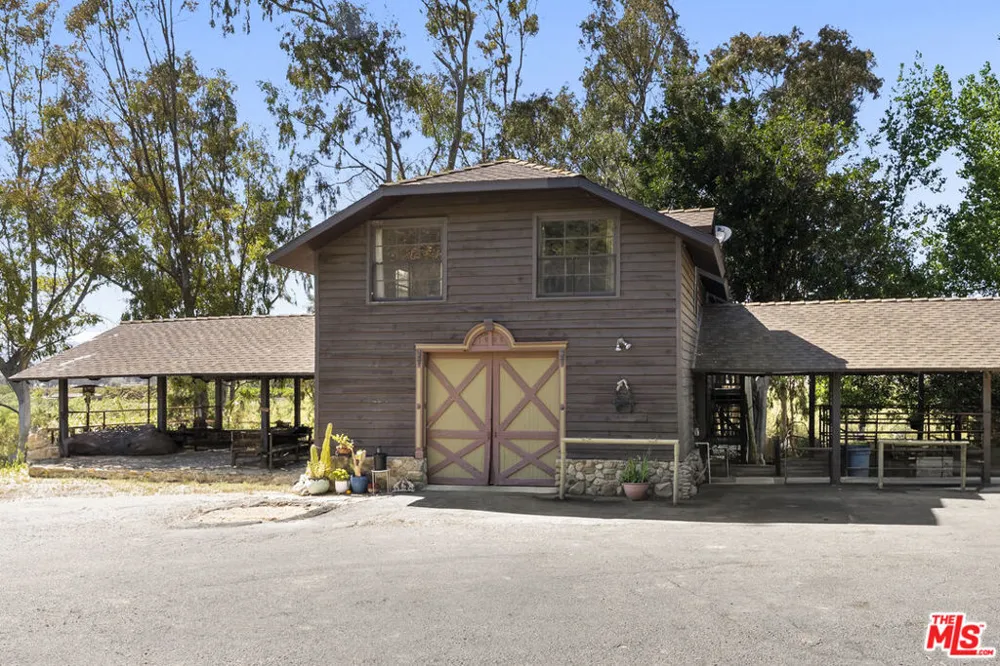 15454 S Mountain Road Santa Paula, CA 93060