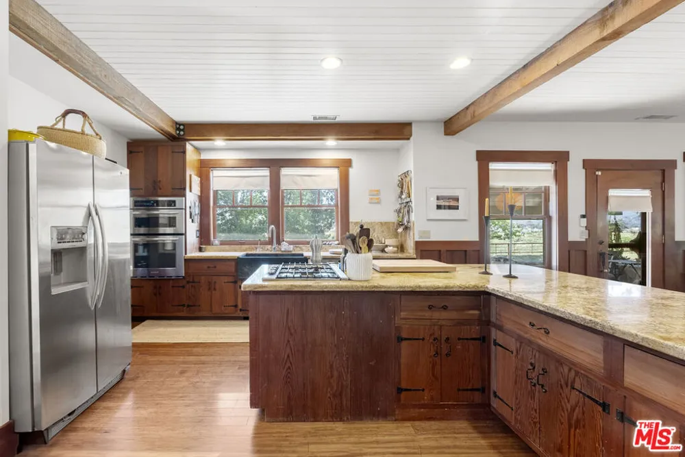 15454 S Mountain Road Santa Paula, CA 93060