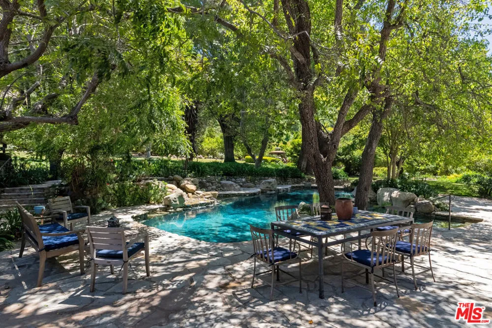 15454 S Mountain Road Santa Paula, CA 93060