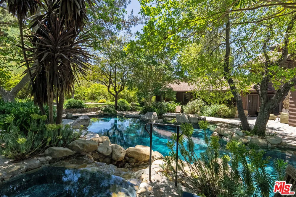 15454 S Mountain Road Santa Paula, CA 93060