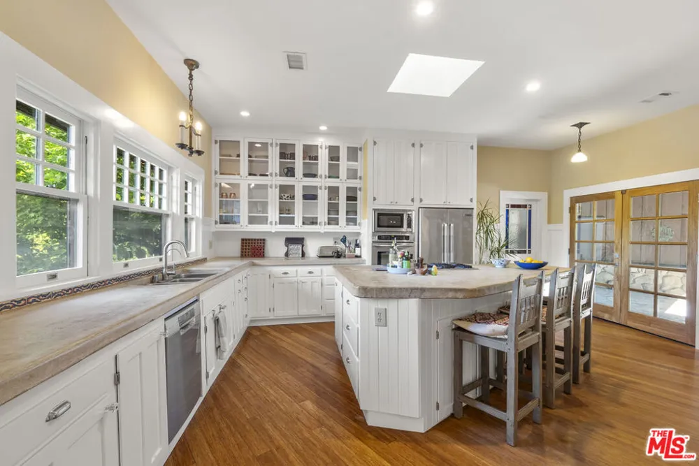 15454 S Mountain Road Santa Paula, CA 93060