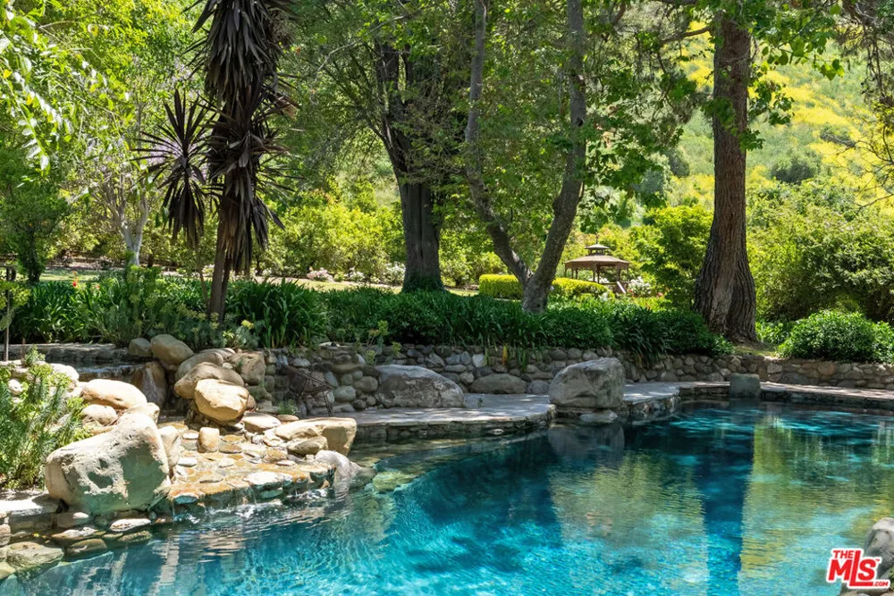 15454 S Mountain Road Santa Paula, CA 93060