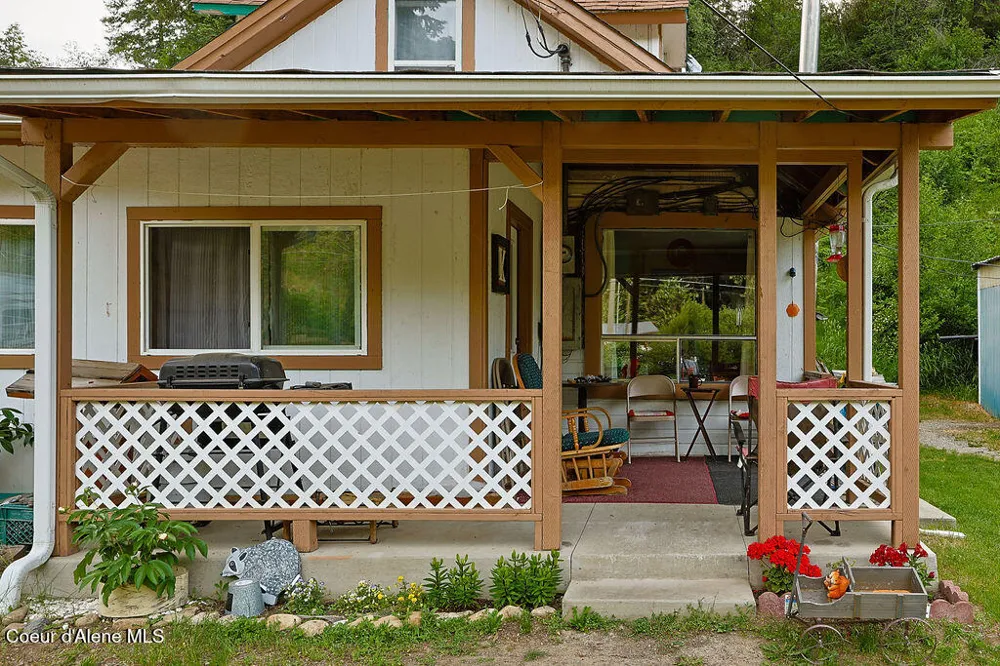 164 W Fork Pine Creek Road Pinehurst, ID 83850