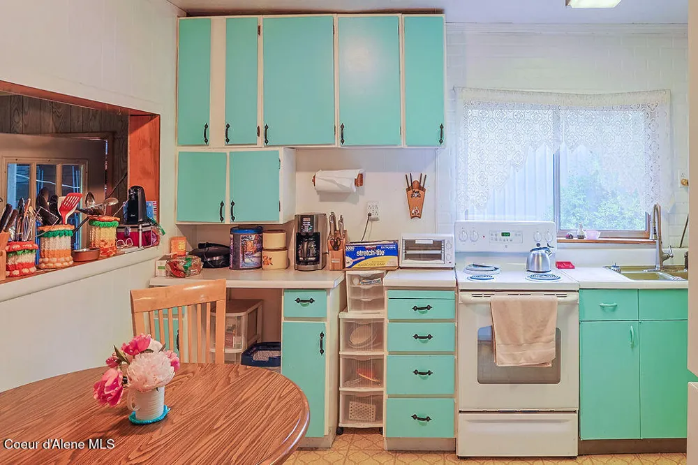 164 W Fork Pine Creek Road Pinehurst, ID 83850