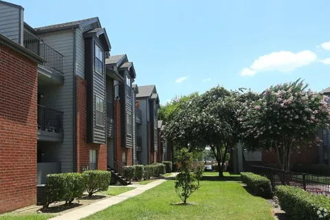 1400 Clarewood Dr