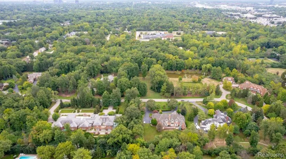 1 WOODLYNNE DRIVE Bingham Farms Village, MI 48025