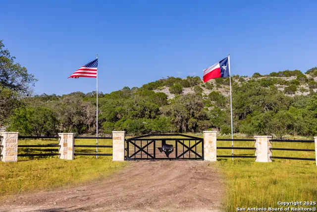 14910 Bullhead Rd Rocksprings, TX 78880